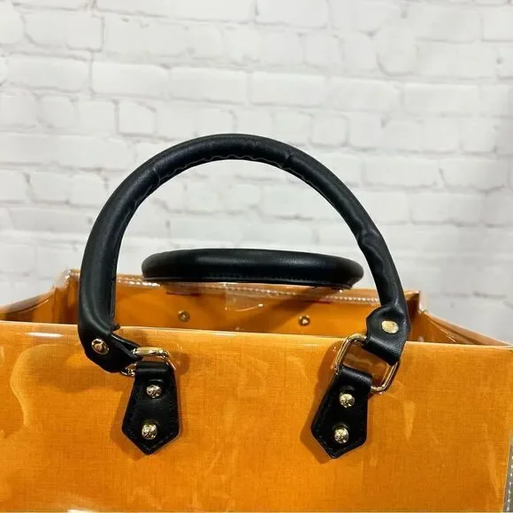 LOUIS VUITTON gift bag holiday 2020 edition wrapped in PVC to a useful crossbody - Picture 4 of 9